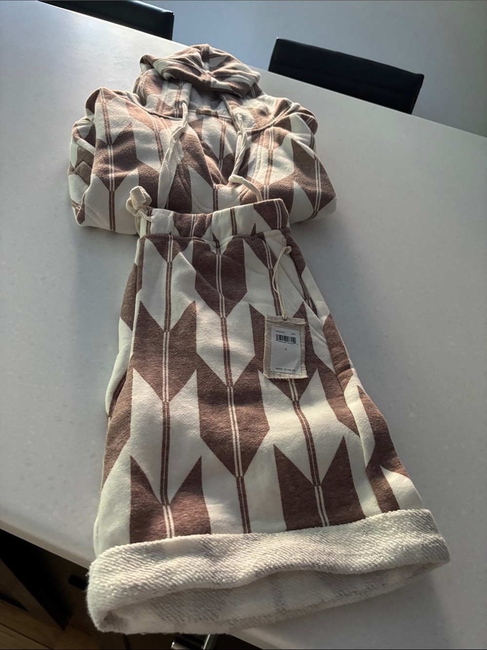 Splendid Cream & Brown Geometric Lounge Set